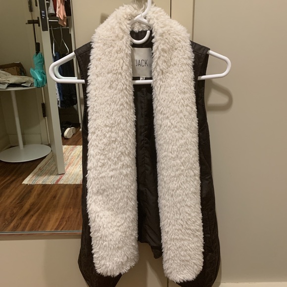 VEST!! - Picture 1 of 3